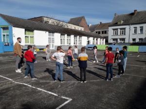 Des activités pour jouer sur la cour avec M. Vincenzo