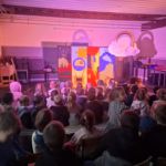 Spectacle en maternelle : La machine arc-en-ciel 🌈