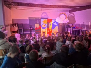 Spectacle en maternelle : La machine arc-en-ciel 🌈