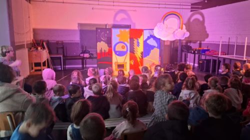Spectacle en maternelle : La machine arc-en-ciel 🌈